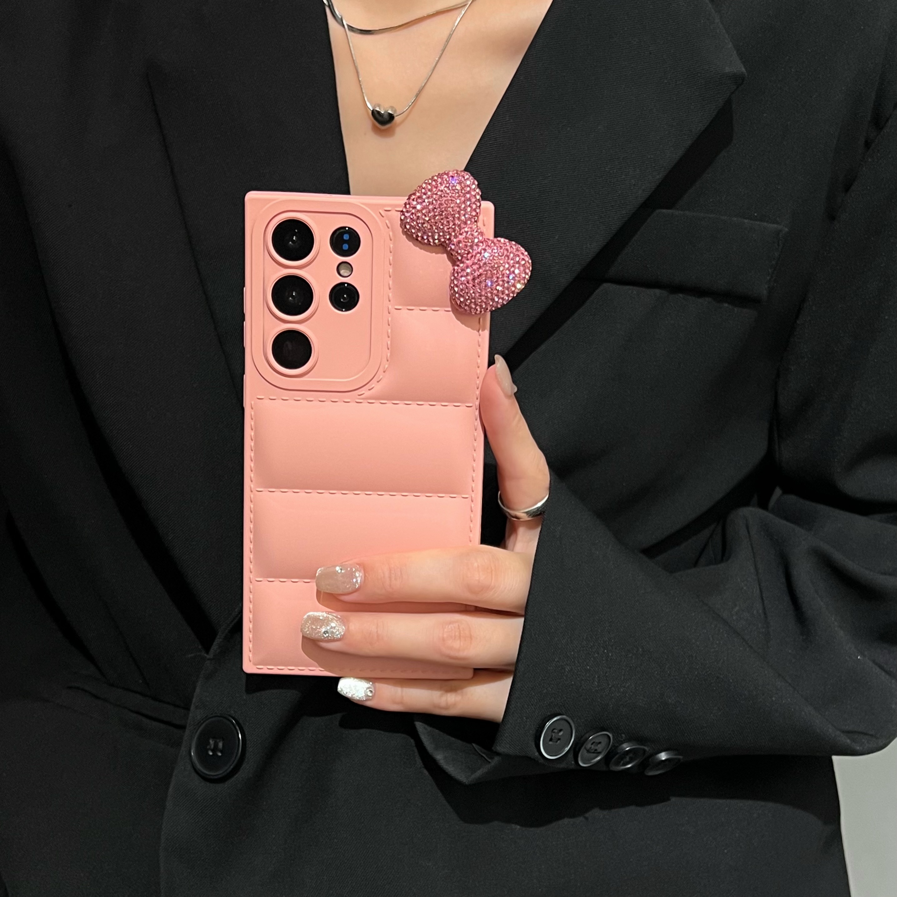 Olige Case For Samsung Galaxy S20+ S20 FE S20 Ultra S21+ S21 FE S21 Ultra S22 P1us S22 Ultra S23 P1us S23 Ultra S23 FE S24 P1us S24 Ultra Note 20 Ultra New Niche High Color Solid Color Liquid Down Jacket with Full Rhinestone Bows Phone Case Back Cover