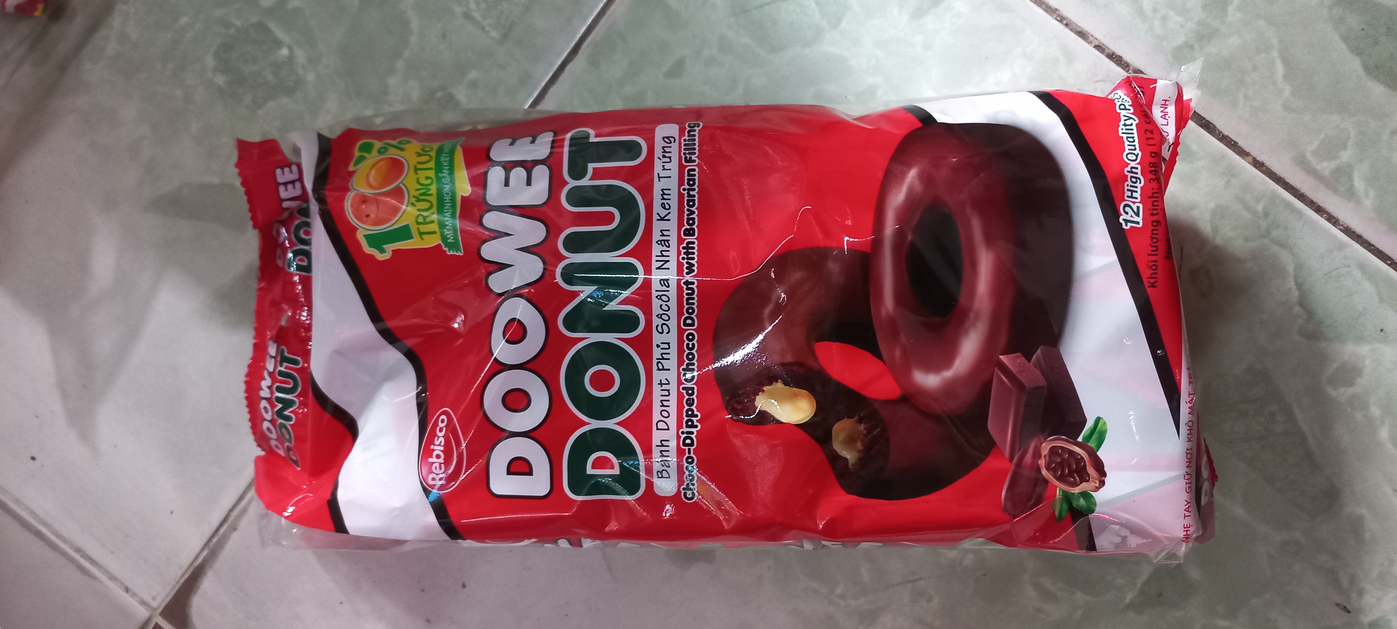 Bánh donut phủ sôcôla nhân kem trưng 348g