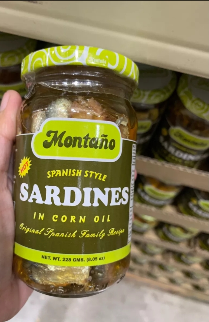 Montaño Sardines Tomatoes in a corn oil ans spicy chillies on a