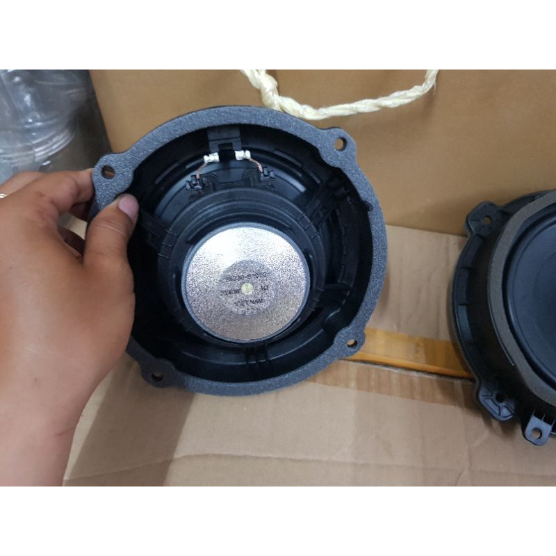 1cặ loa cánh huyndai.zize 16cm