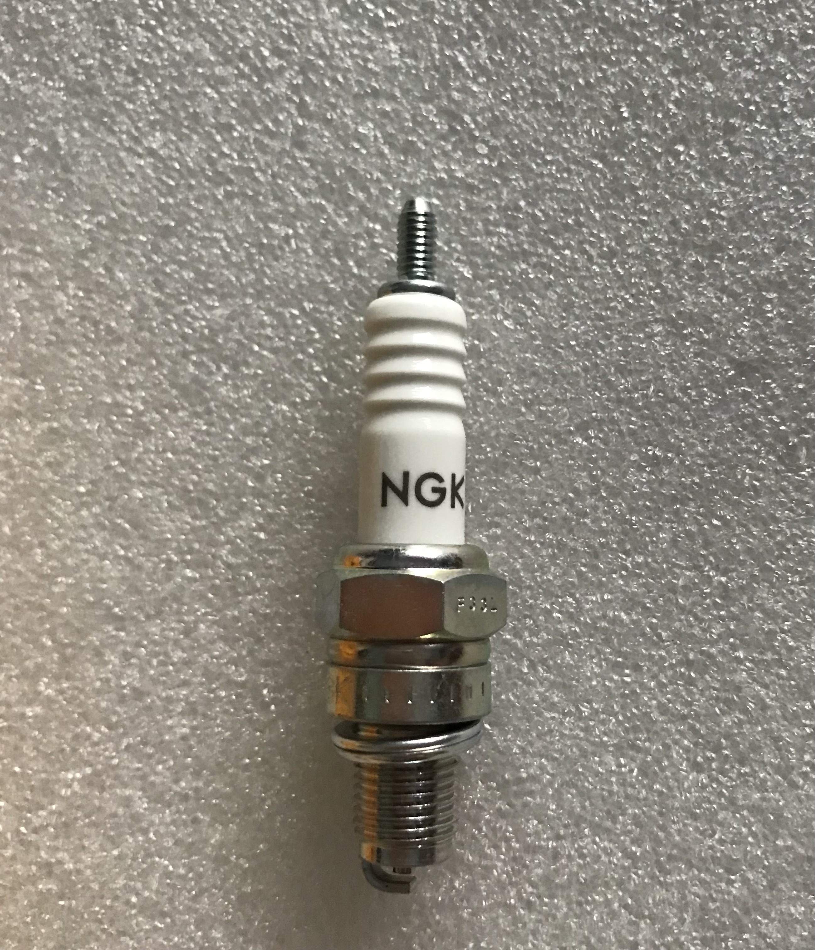BUGI C5HSA hãng NGK(chân ngắn)