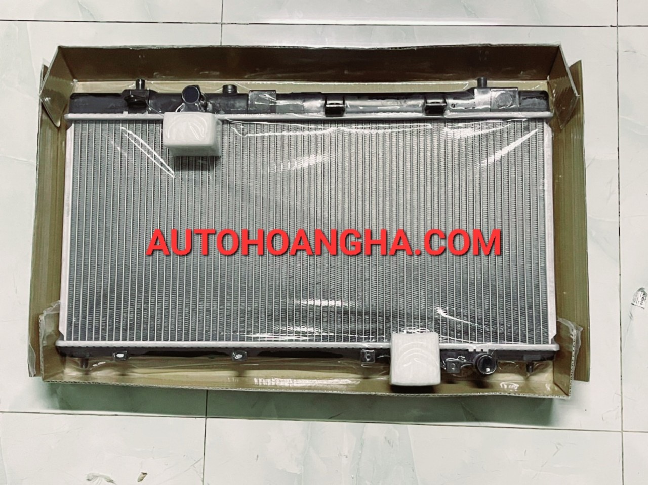 KÉT NƯỚC XE FORD LASER 2003 1.8 MT( SỐ SÀN)