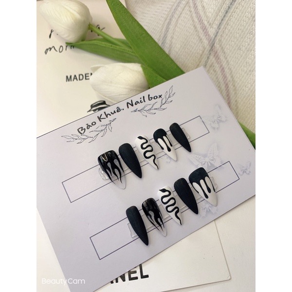 Nailbox rắn đen lì cá tính