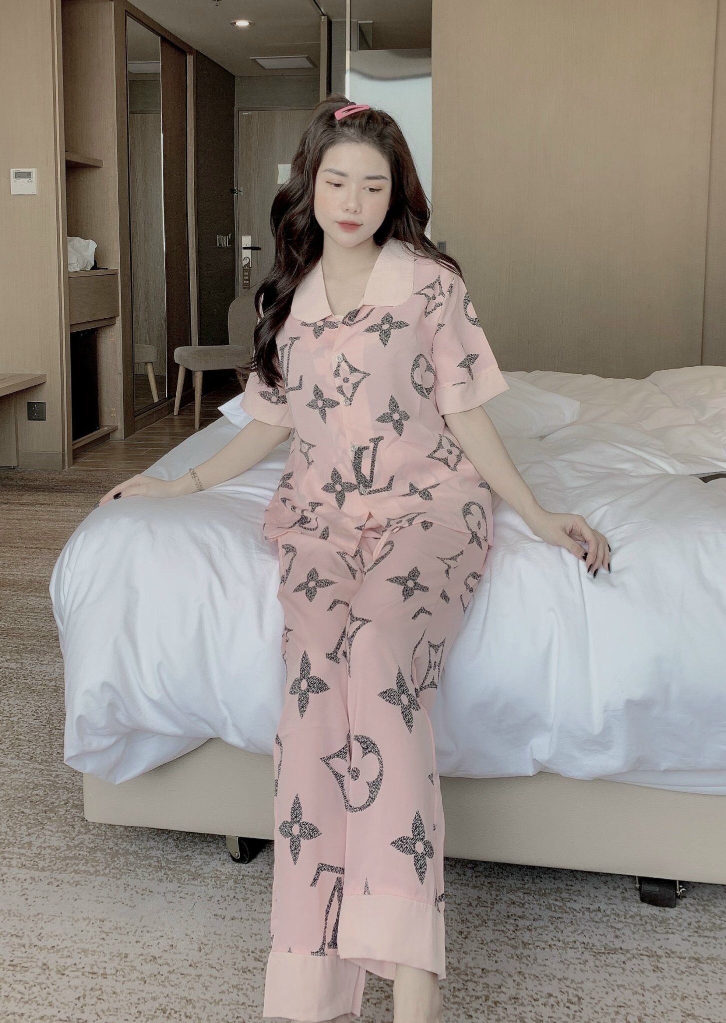 Bộ cộc tay quần dài lụa Mango cao cấp cổ sen