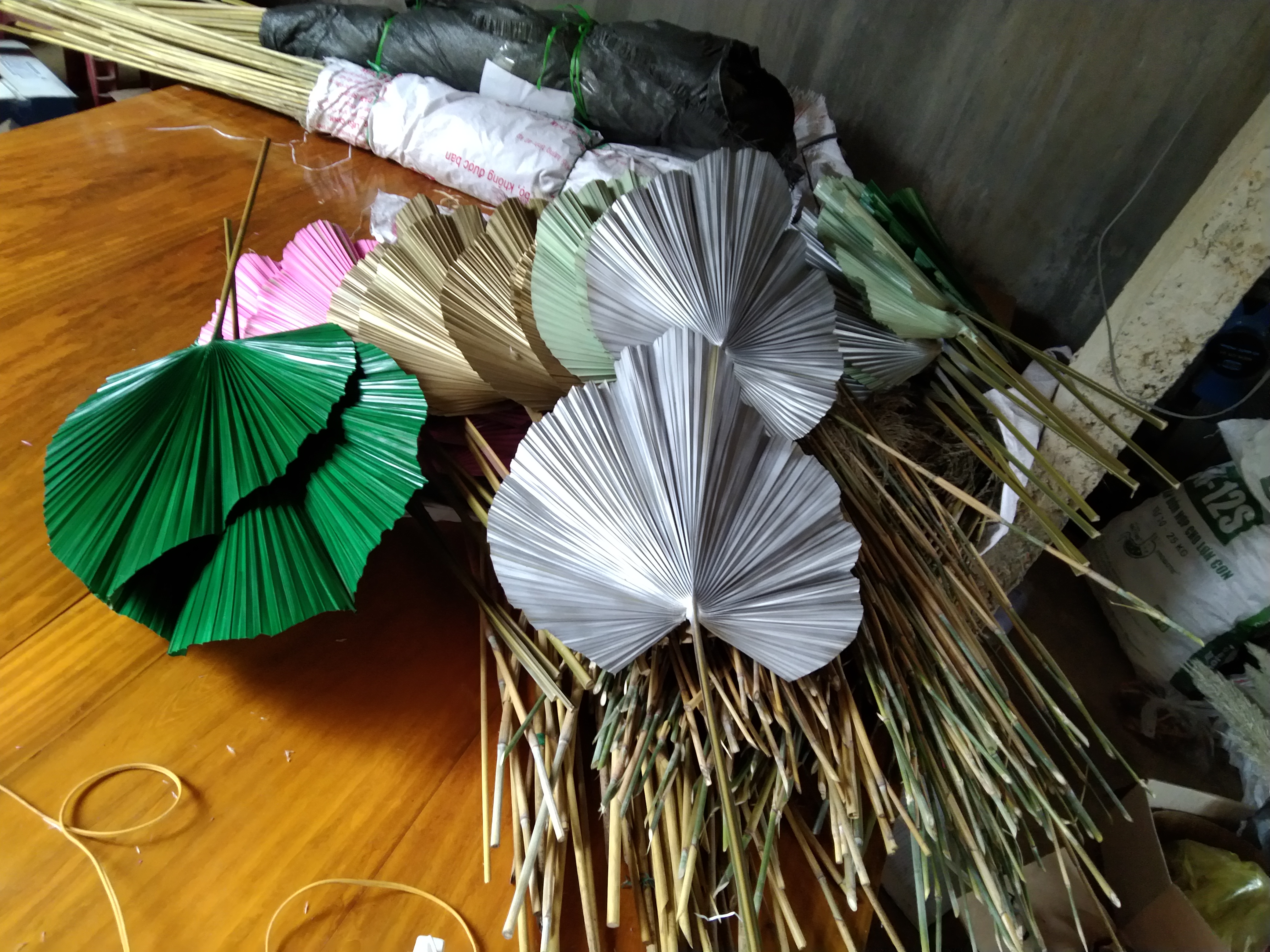 Lá cọ trang trí