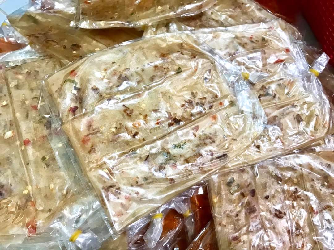 Bánh tráng dẻo tôm, dẻo ớt cuộn hành phi cực ngon