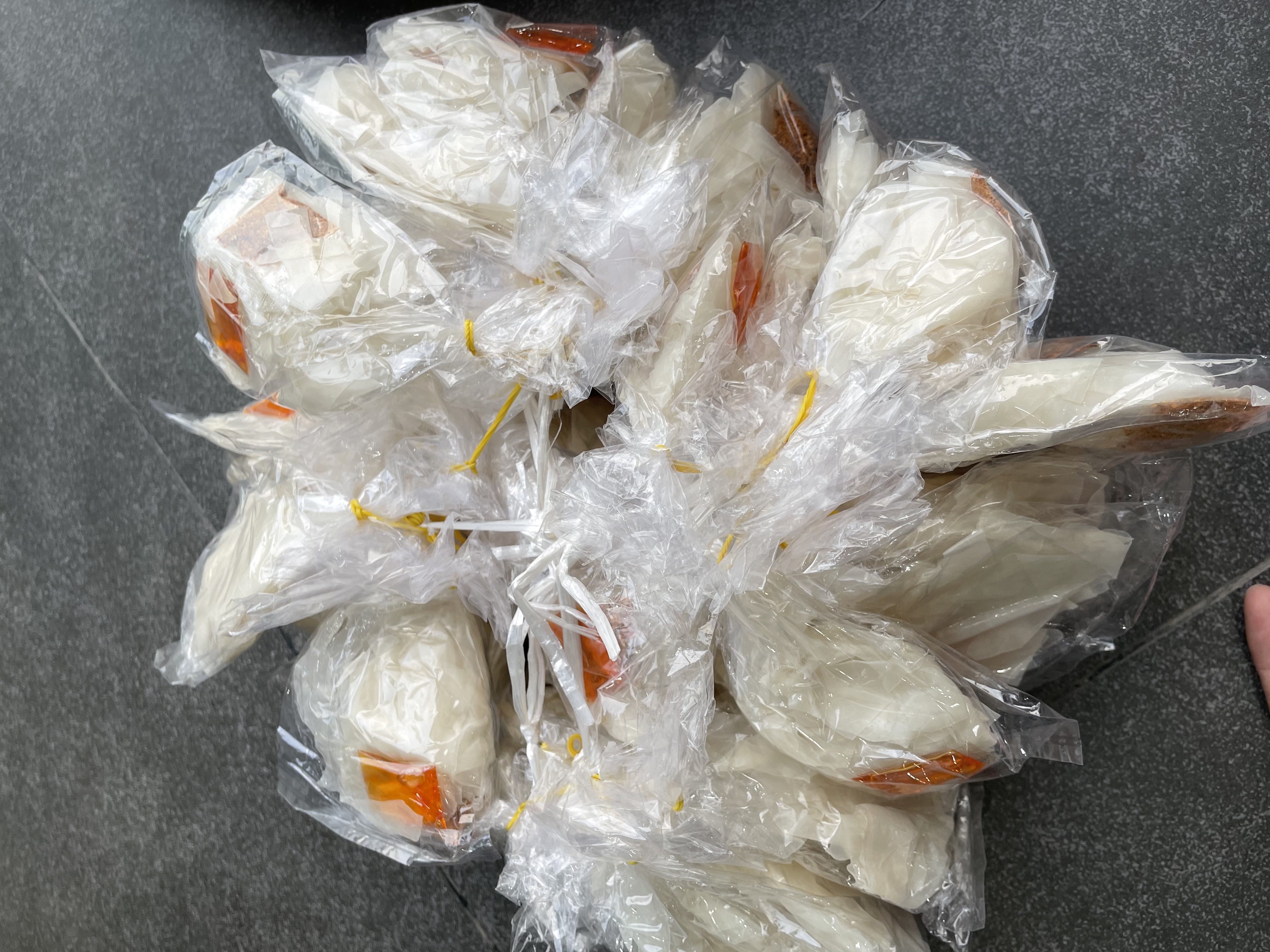 Bánh tráng sa tế muối xâu 13 bịch ( SHOP MẸ HÂN VY)