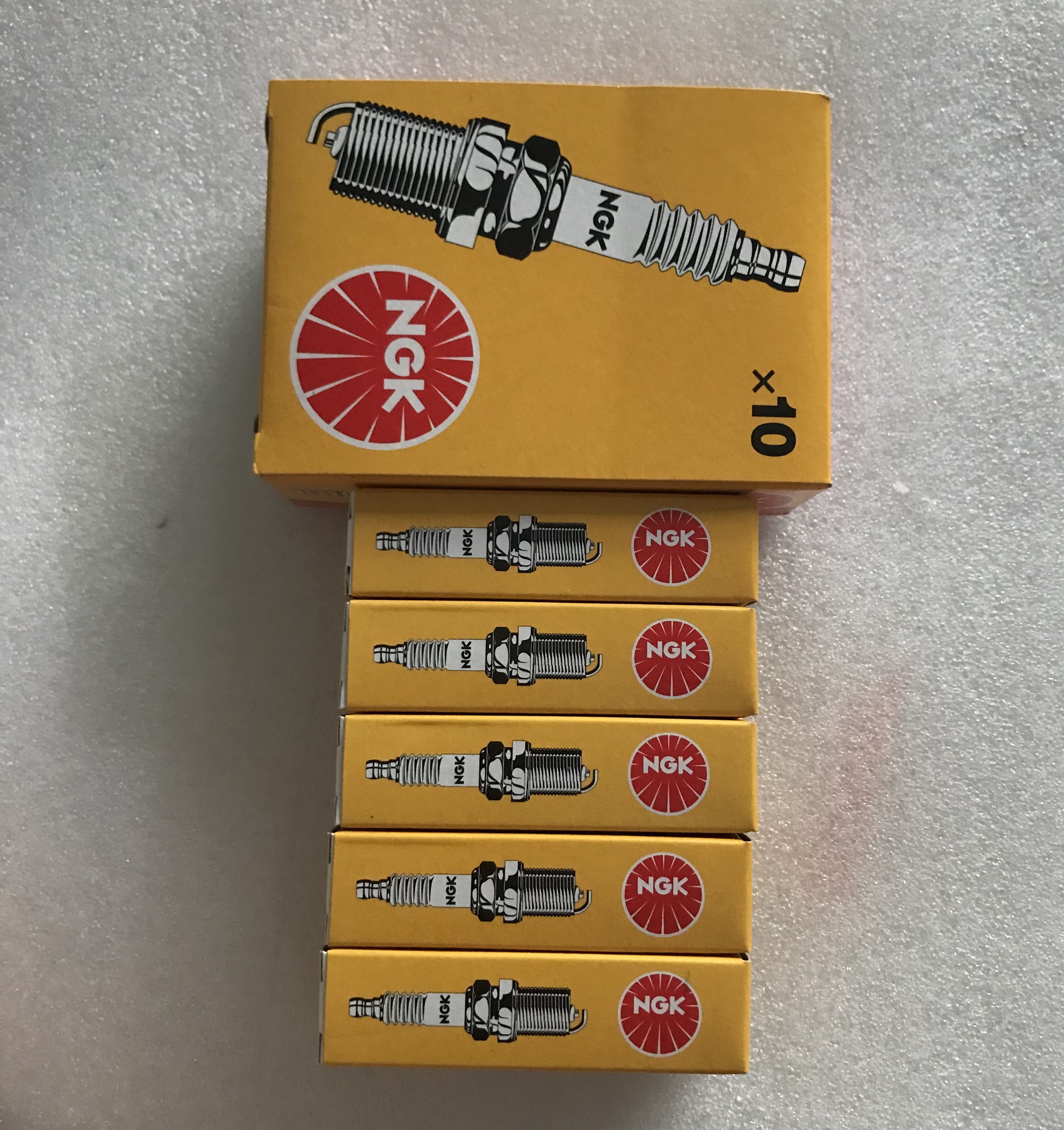 BUGI C5HSA hãng NGK(chân ngắn)