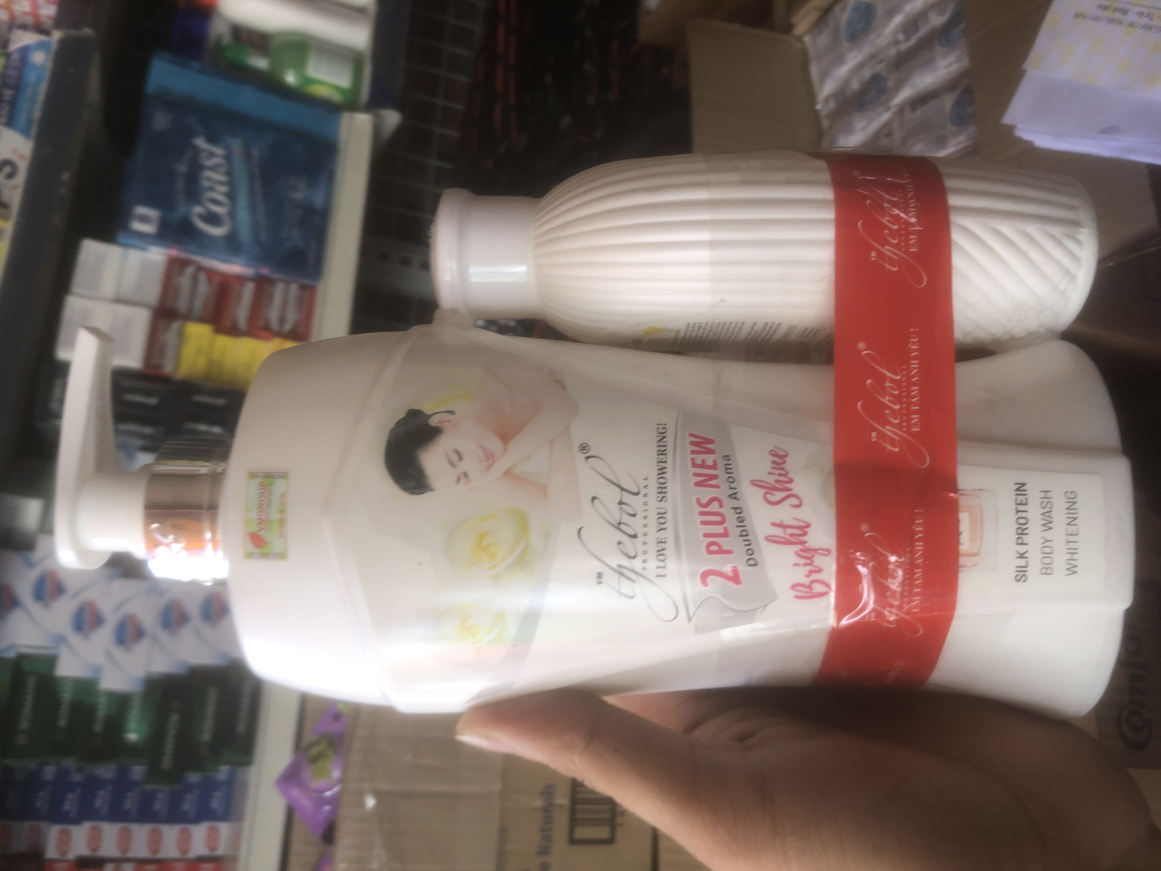 Sữa tắm thảo dược thebol 650g tặng kèm