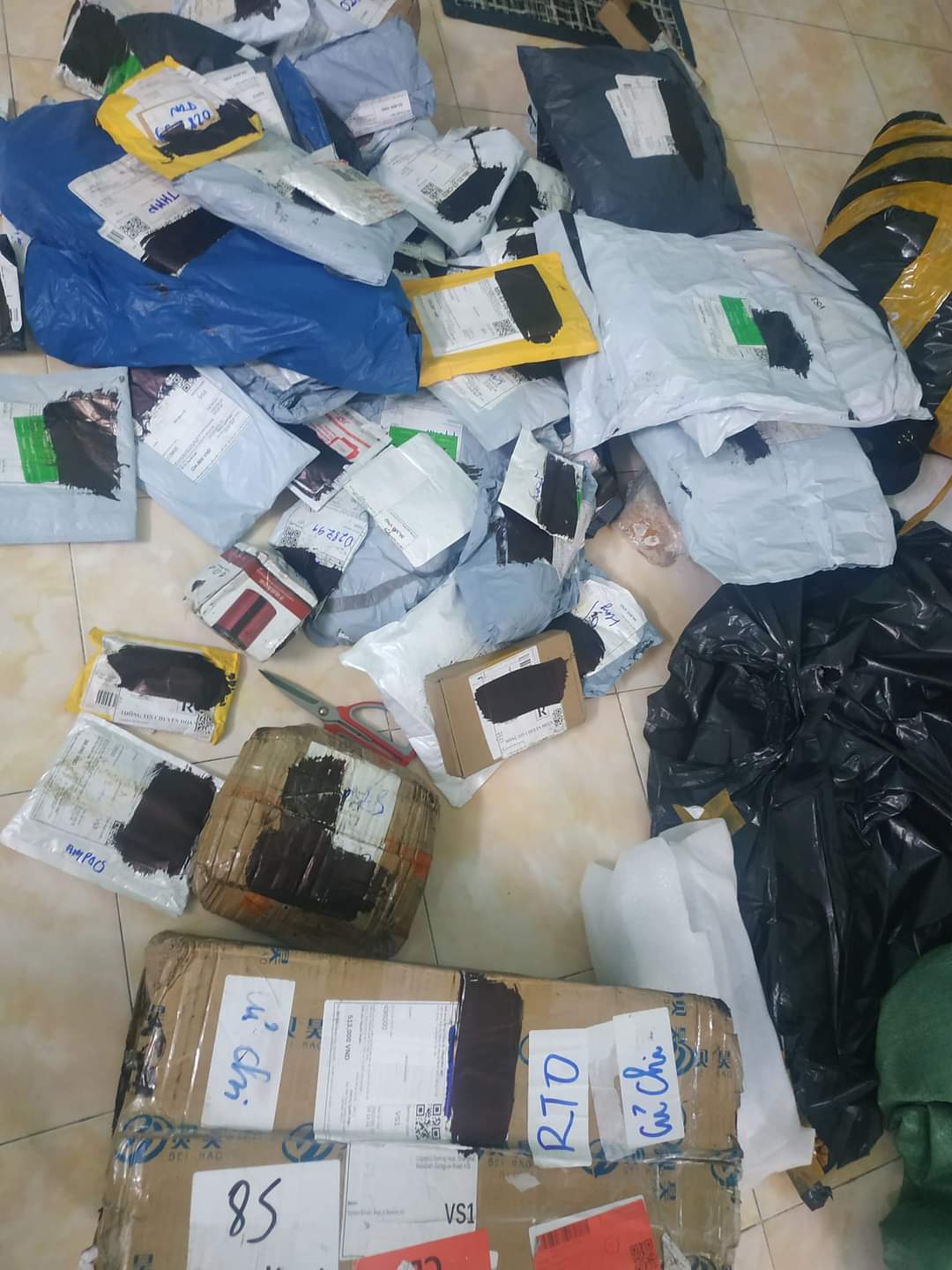 Kiện bom unbox siêu hời