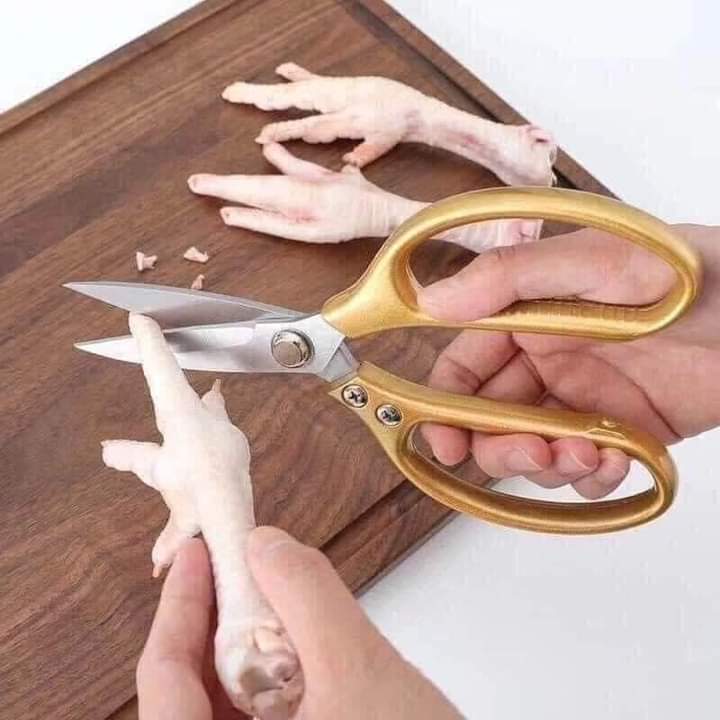 Kéo cắt thịt gà