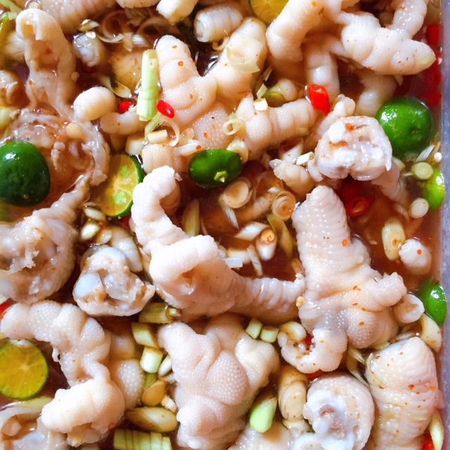 Chân gà rút xương ngâm sả tắc