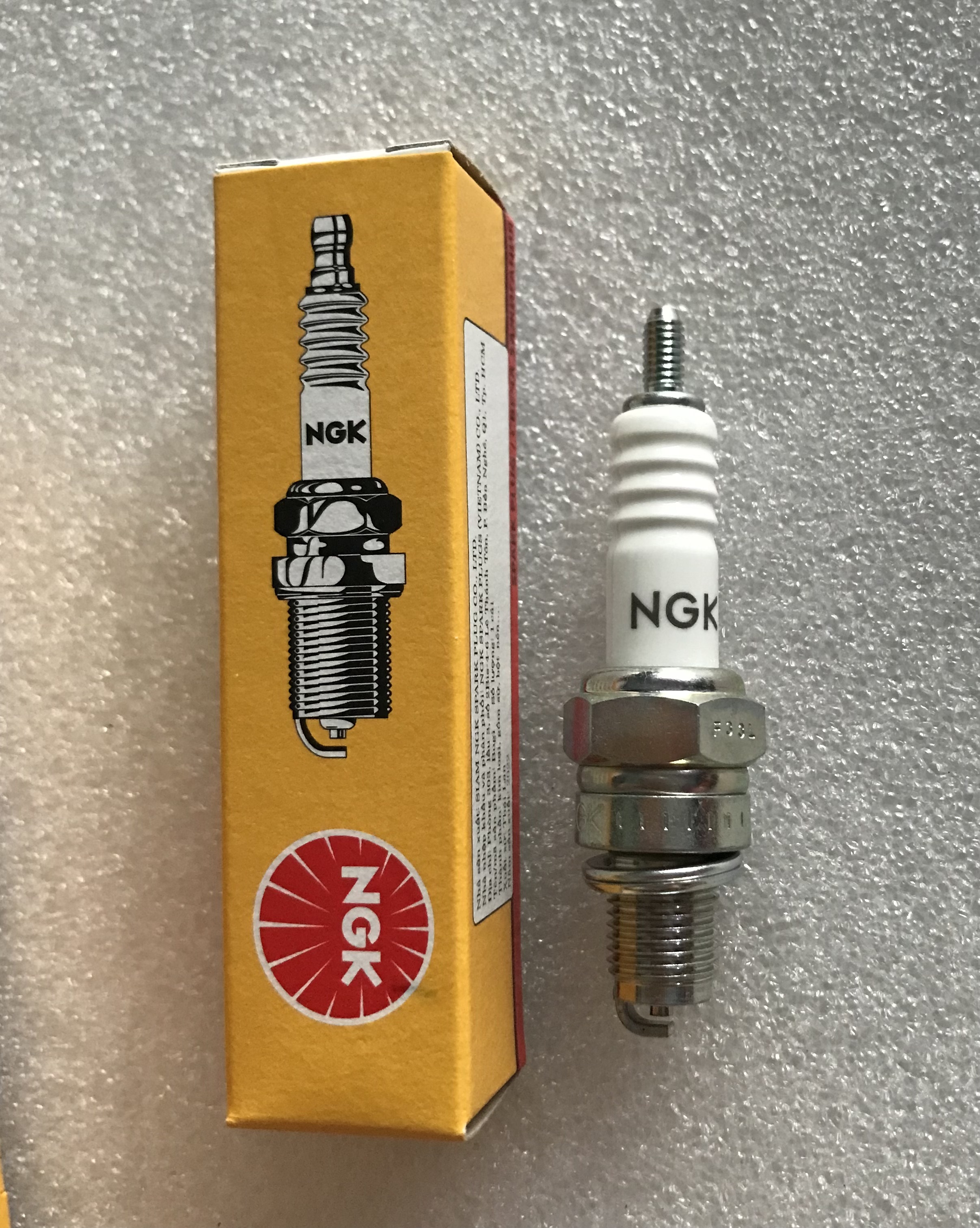 BUGI C5HSA hãng NGK(chân ngắn)