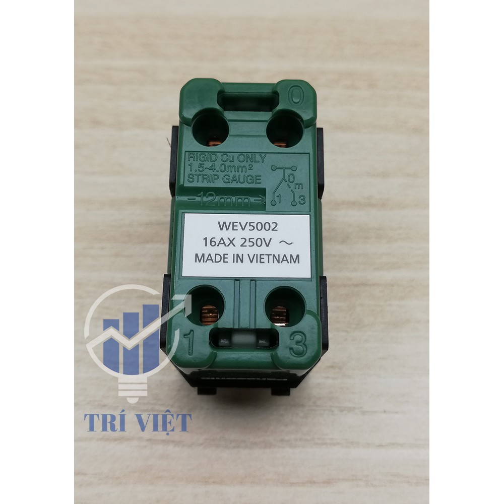 Công tắc cầu thang. công tắc 2 chiều Panasonic wide WEV5002SW