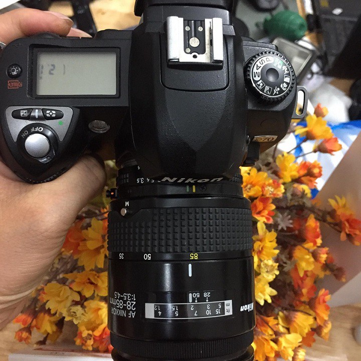 Máy ảnh Nikon D70 kèm lens bất kỳ