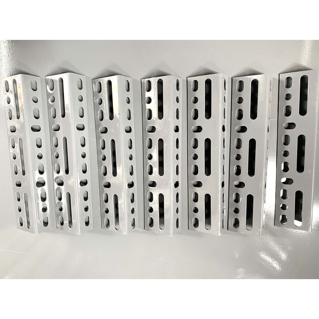 Thanh sắt V Lỗ 3x3cm dày 2 ly - dài 50cm
