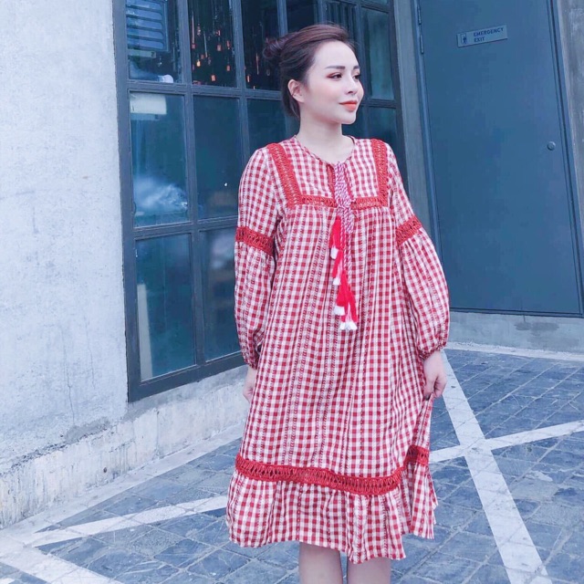 Đầm caro viền ren đỏ