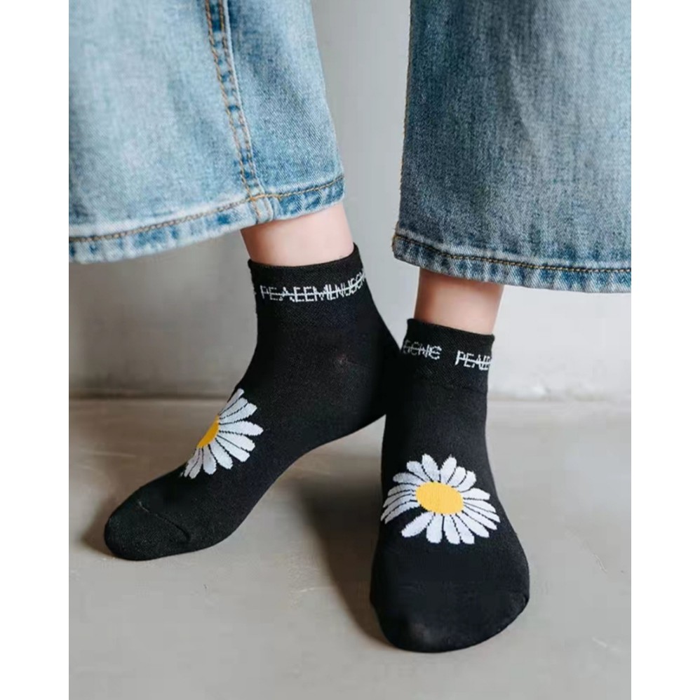 Set 5 Đôi Tất Hoa Cúc Hot Trend (màu đen)