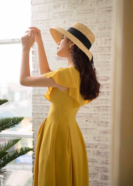 [HCM]Đầm vàng nút bọc tay cánh tiên