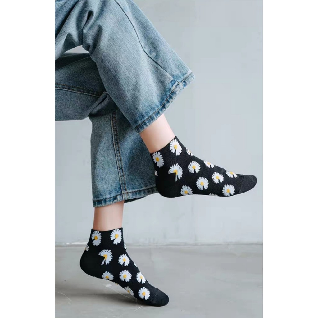 Set 5 Đôi Tất Hoa Cúc Hot Trend (màu đen)