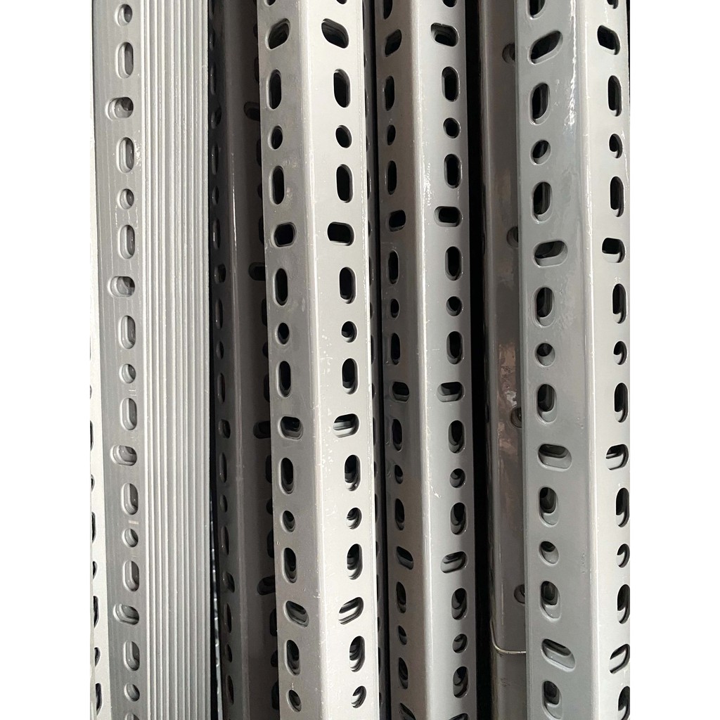 Thanh sắt V Lỗ 3x3cm dày 2 ly - dài 80cm