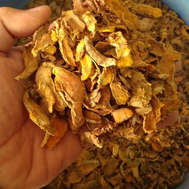 Labiyada qisqichli fotosurat bor