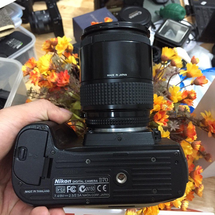 Máy ảnh Nikon D70 kèm lens bất kỳ