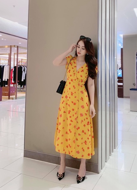 [HCM]Đầm vàng hoa đỏ xẻ tà (kèm hình thật)