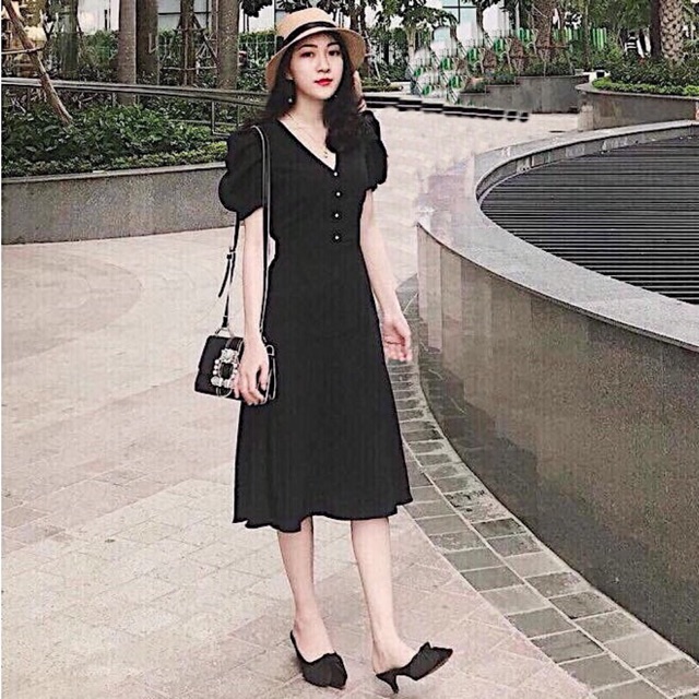 Đầm đen basic form nhỏ