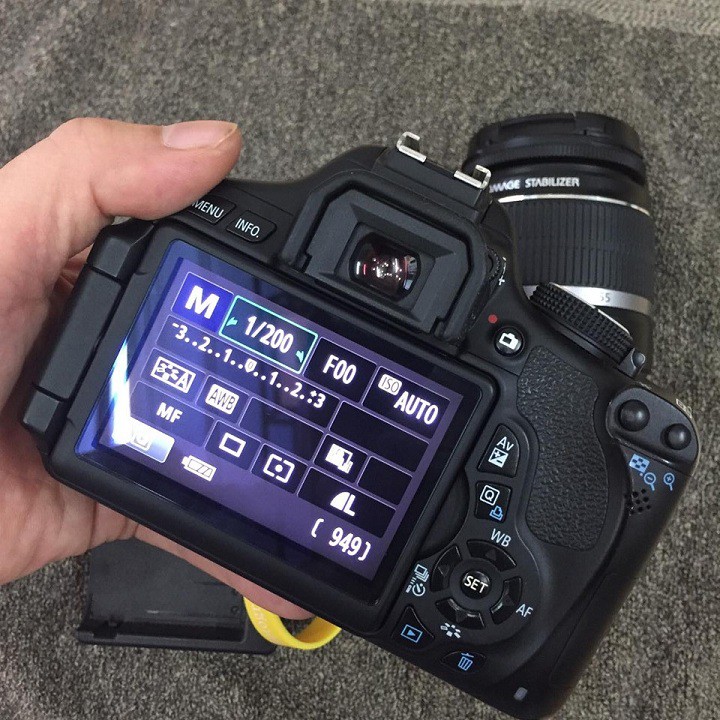 Máy ảnh Canon 600D kèm kít 18-55 rất mới hàng chính hãng LBM, mới chụp 6k shot