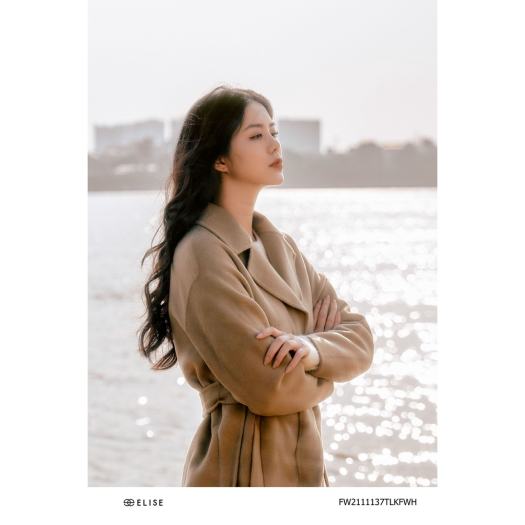 Áo khoác dạ lông cừu xẻ tà hai bên thiết kế Elise FW2103117OCWLGE