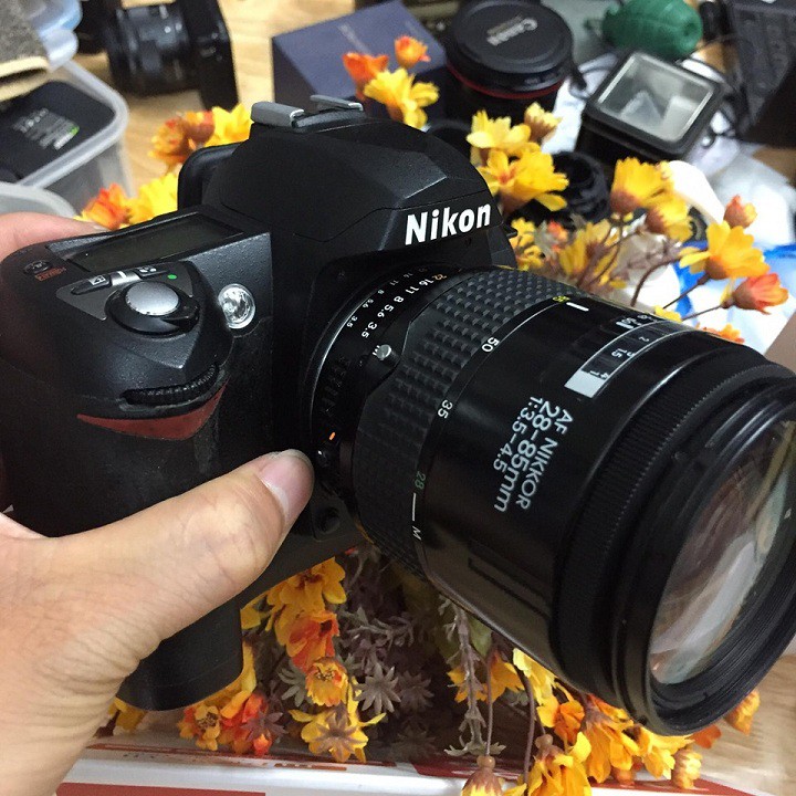 Máy ảnh Nikon D70 kèm lens bất kỳ