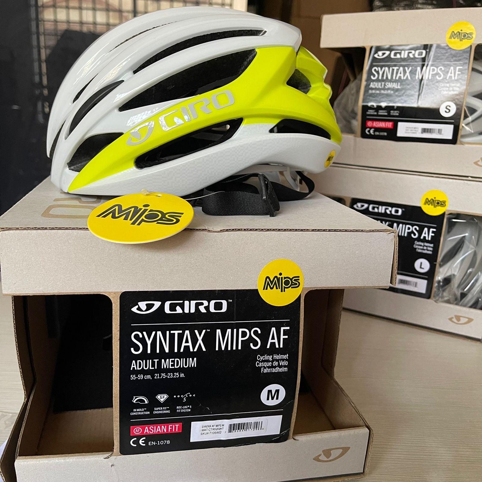 Helm GIRO Syntax MIPS - White Green 