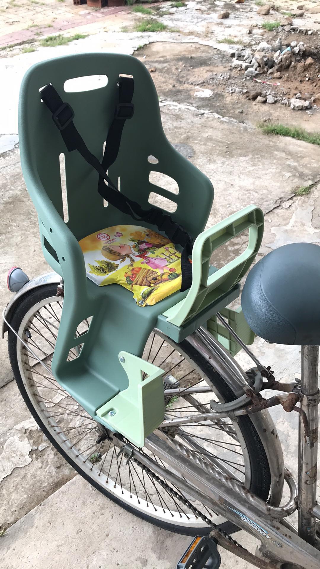 Ghế lắp ngồi xe đạp cho trẻ em