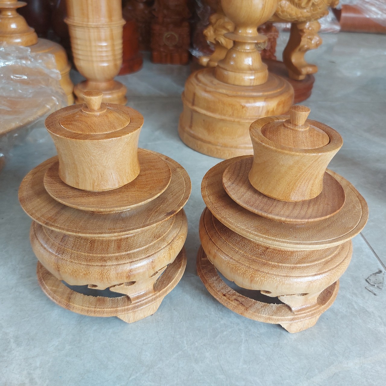 Cặp đài nước thờ cúng gỗ gõ đỏ (2 cái)