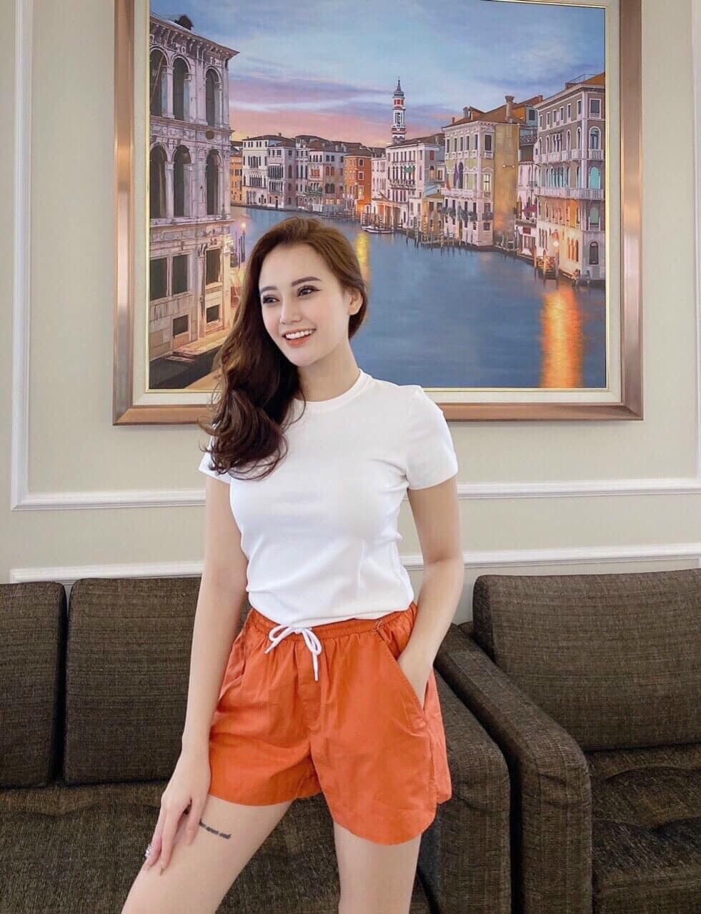 Áo phông Uni nữ cổ tròn chất cotton-