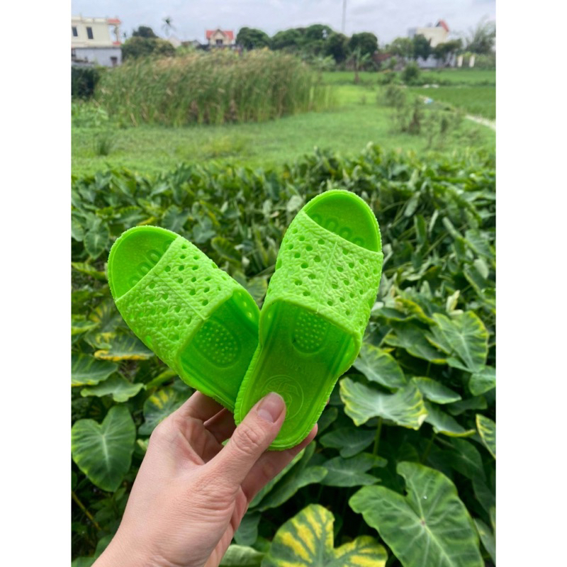 Dép lê tổ ong cho bé trai bé gái