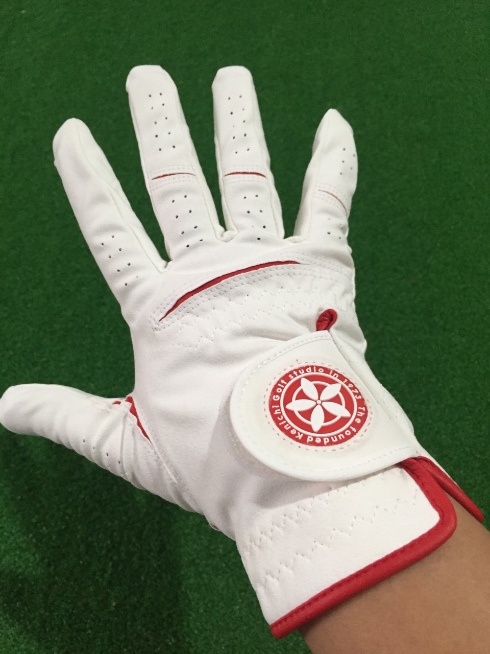 Găng tay kenichi-gloves- găng tay phải -găng tay chất liệu vải như hình ảnh,màu trăng-xanh