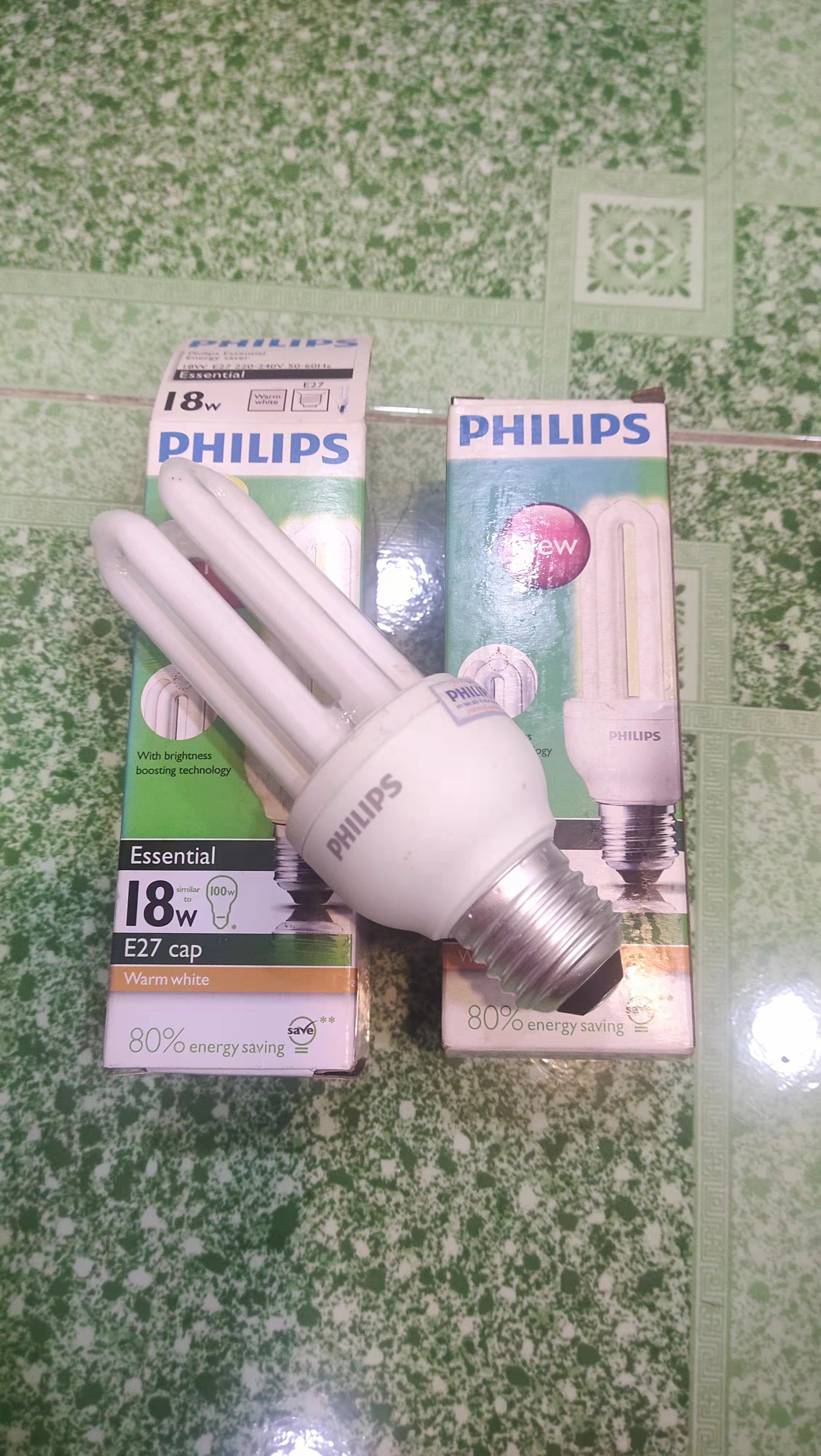1 bóng đèn LED PHILIPS 18W tiết kiệm điện 80%