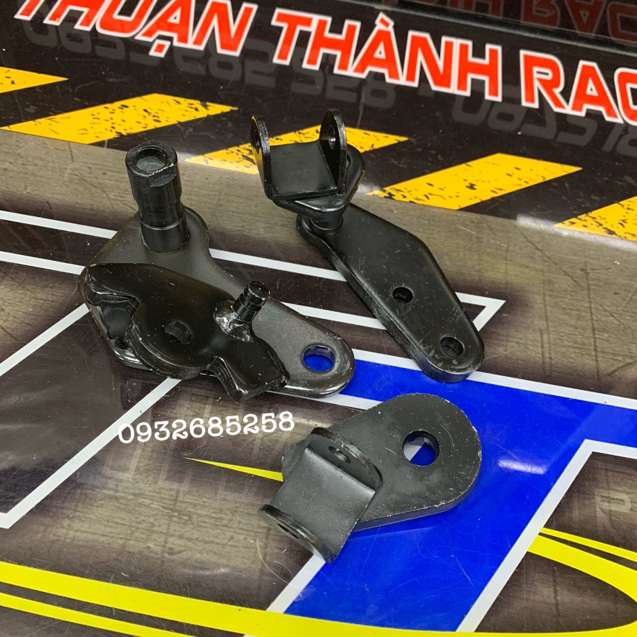 Gác chân trước sắt Yaz - Yaz125