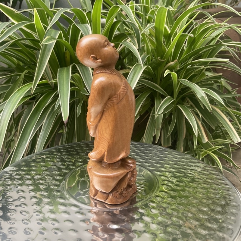 [GIA RE] Tượng tuỳ duyên gỗ bách cao 30cm