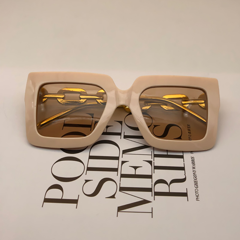 Sunglasses Women Fashion Large Frame Glasses New Square Frame Lock Chain Glasses PTQ