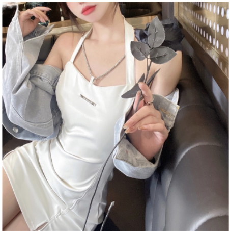 Đầm da cổ yếm dây xích nữ xẻ giữa đùi