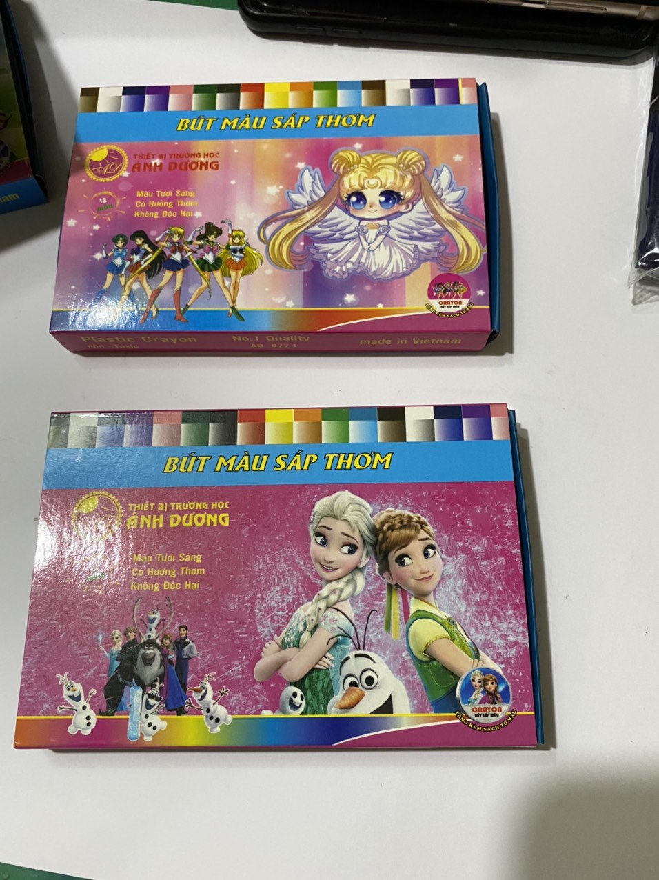Bút sáp 12 màu thơm Ánh Dương(không độc hại)