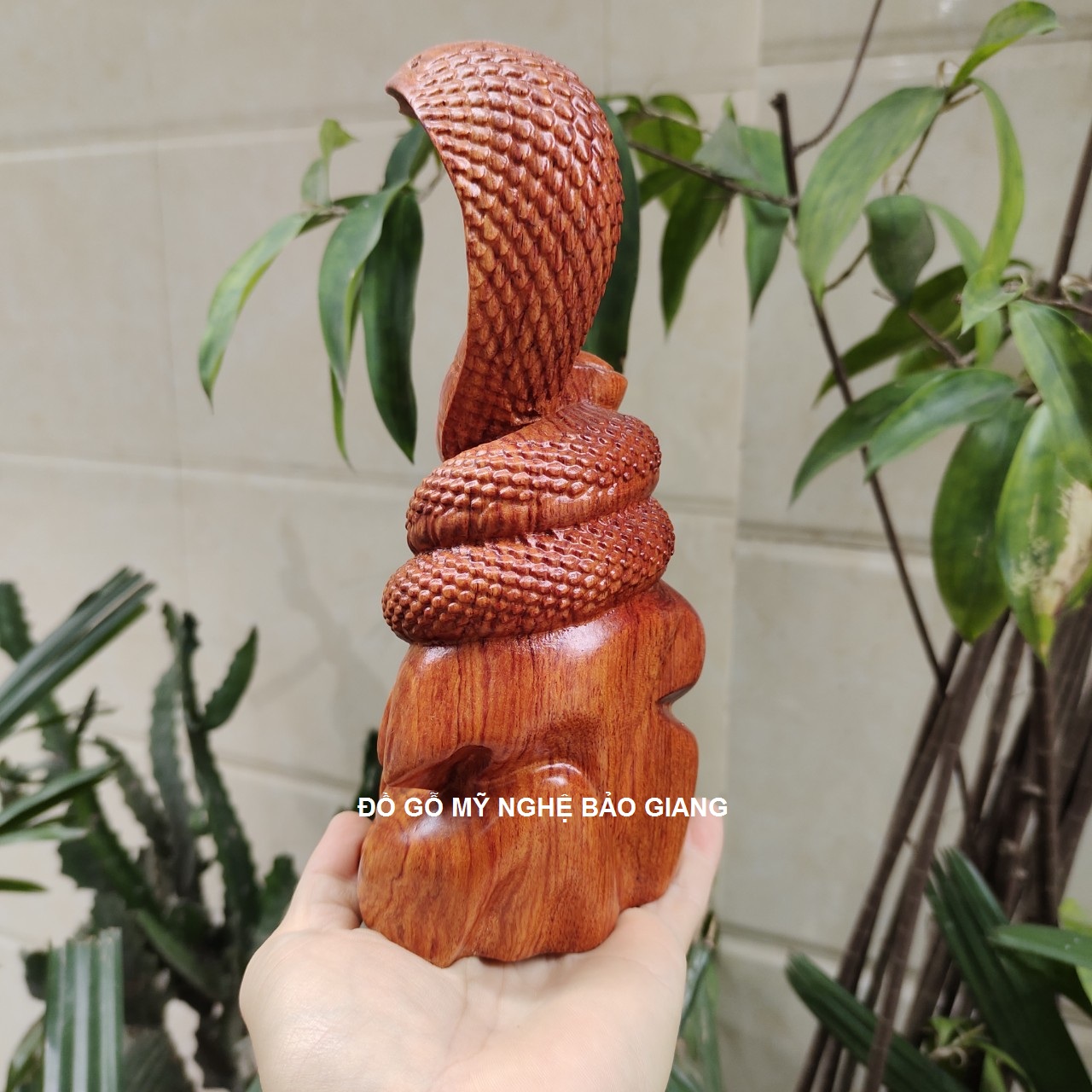 Tượng con rắn gỗ hương cao 20 cm