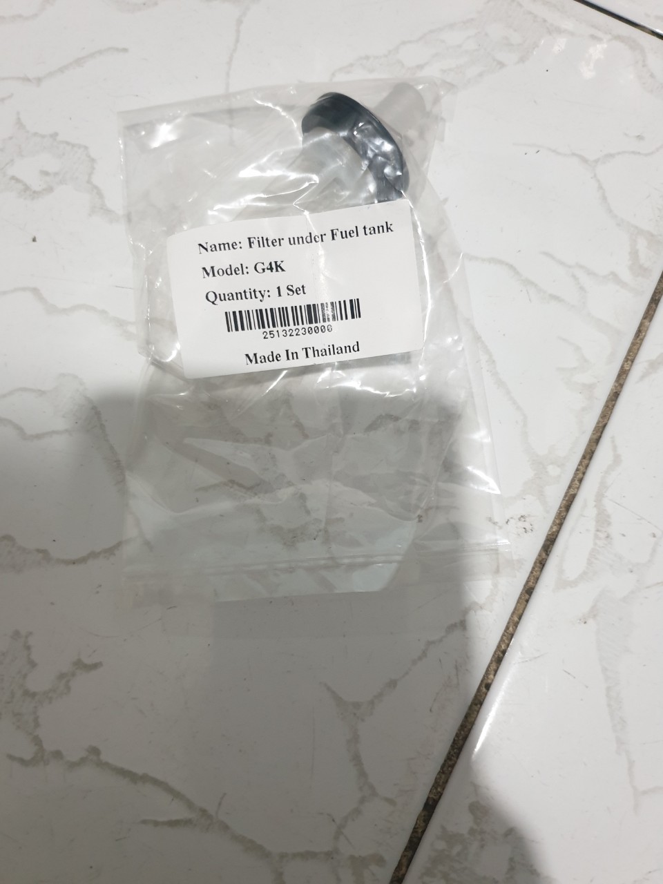 ( MADE IN THAILAND)  Lọc xăng máy cắt cỏ bình xăng trên.