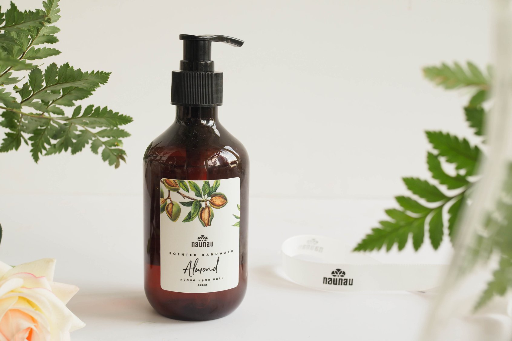 NƯỚC RỬA TAY ALMOND 300ML