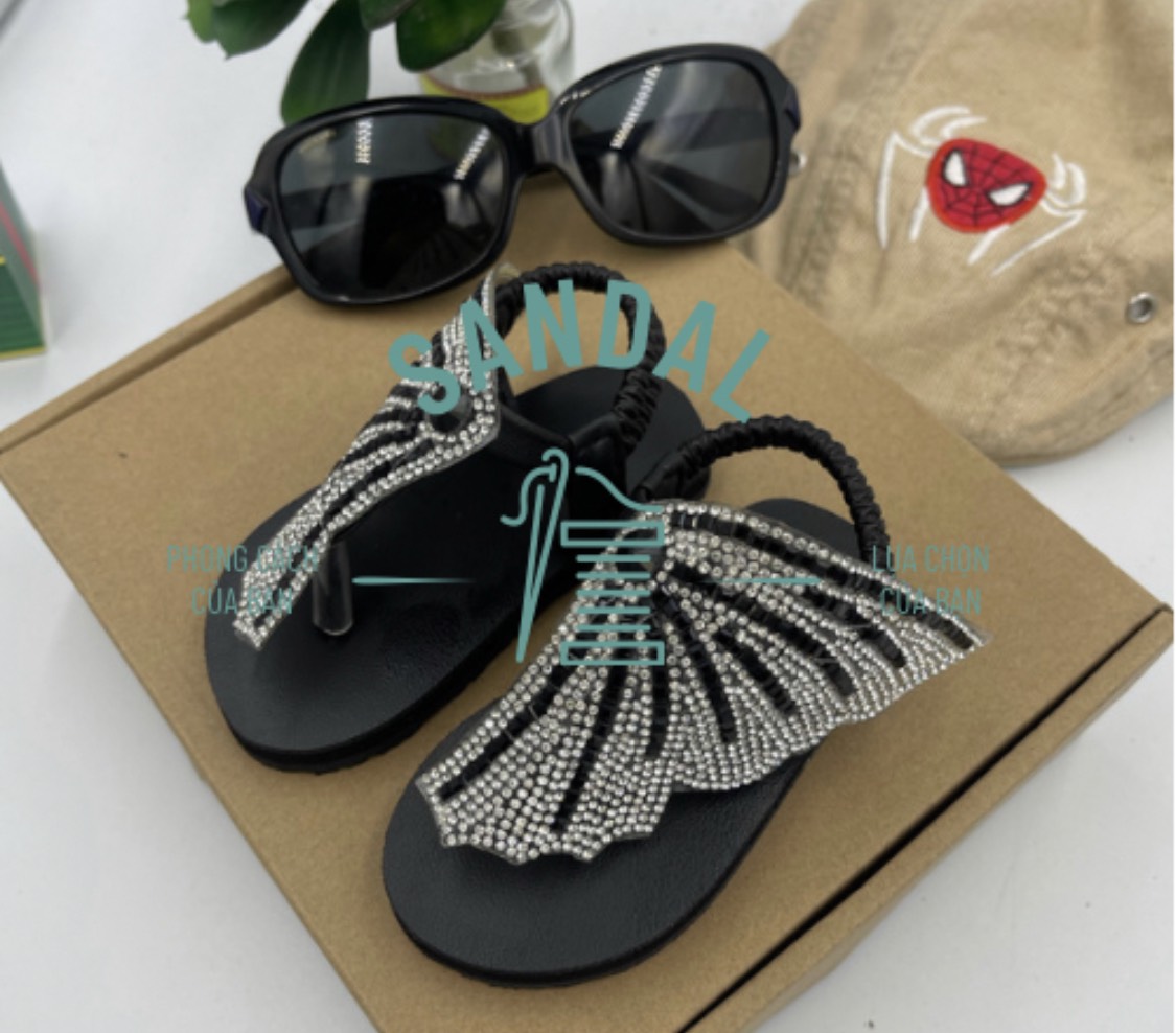 Sandal bé gái hình bươm bướm
