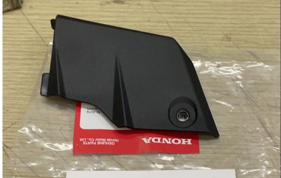 Nắp che bình nước winner đời đầu, winner v1, hàng din honda mới 100%