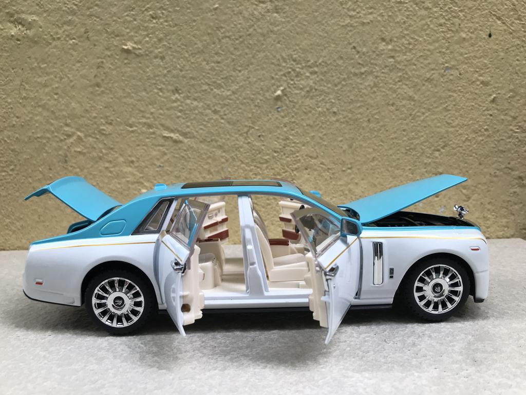 Mô hình xe Rolls-Royce Phantom MANSORY 1:24